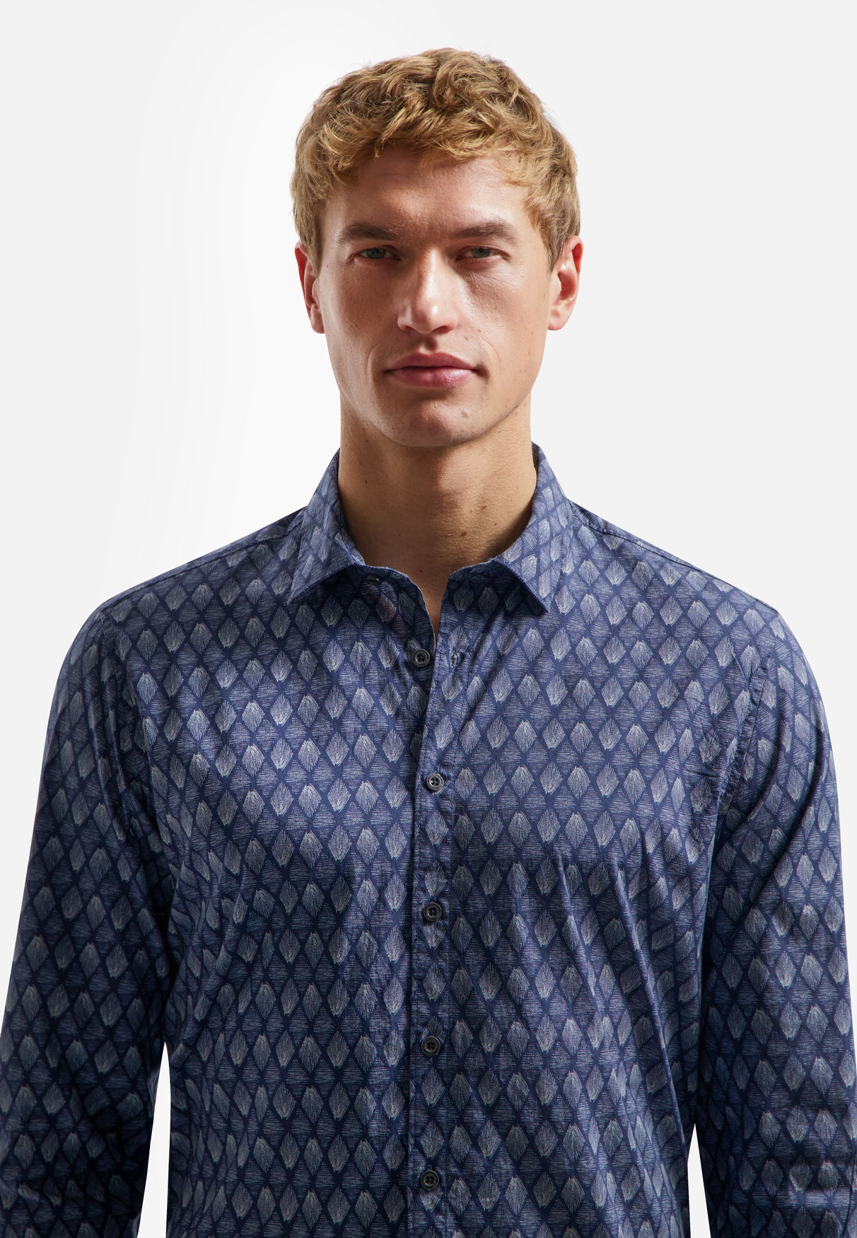 Stretch shirt with all-over print. | Night