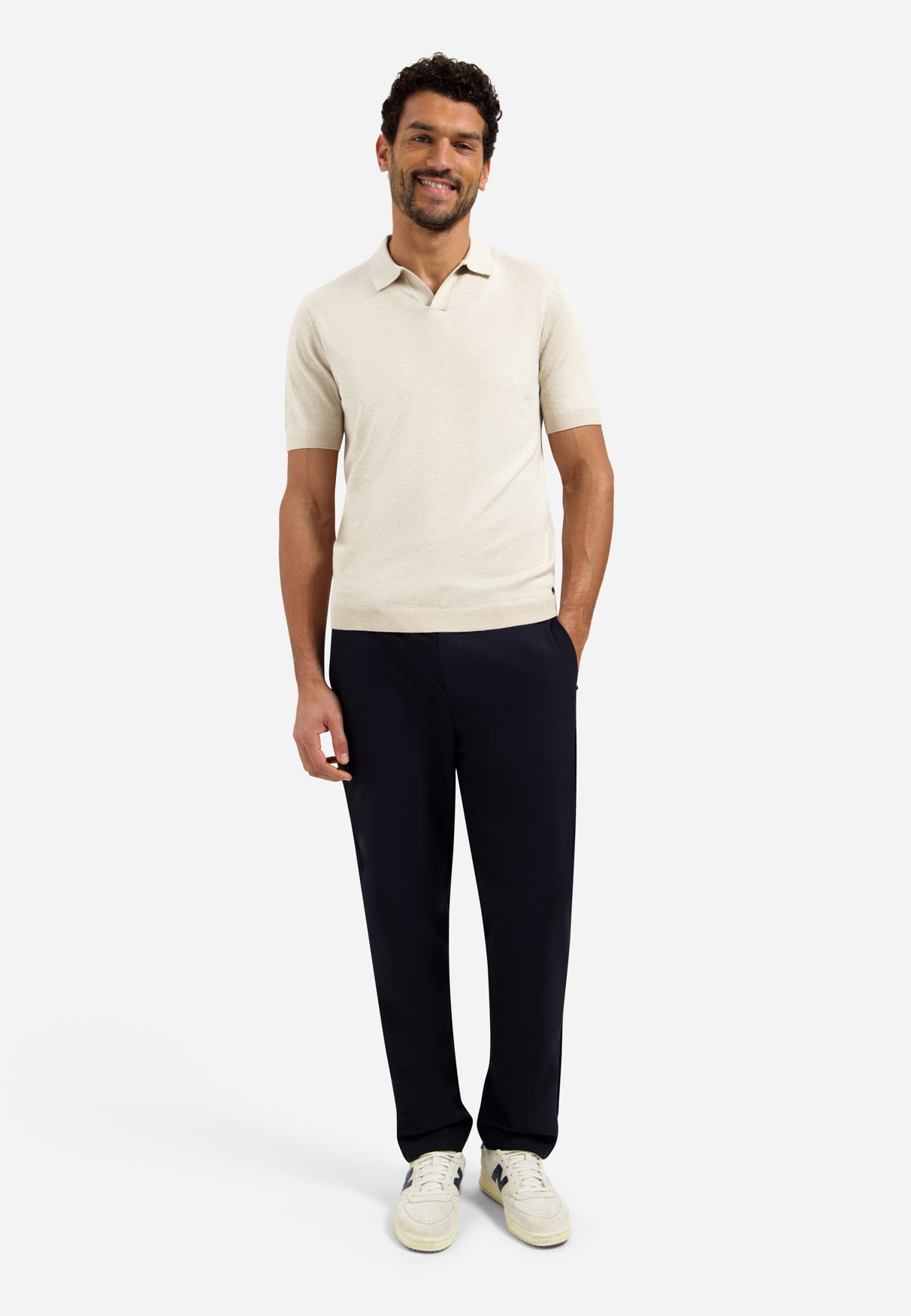 Knitted polo shirt with V-neck | Desert