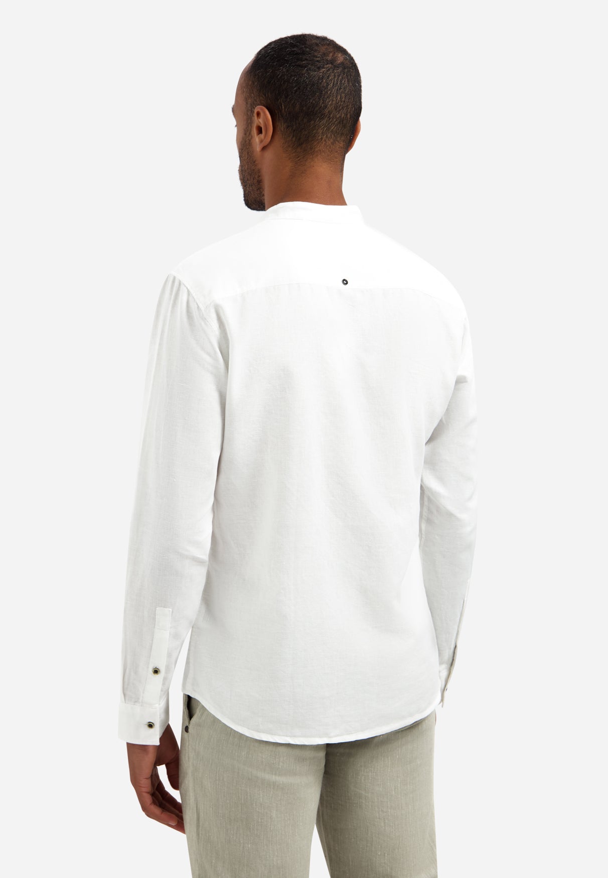 Linen-blend shirt with a stand-up collar. | White