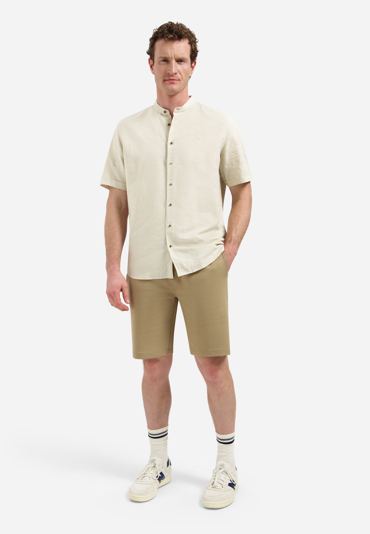 Linen blend shirt with short sleeves and a stand-up collar | Desert