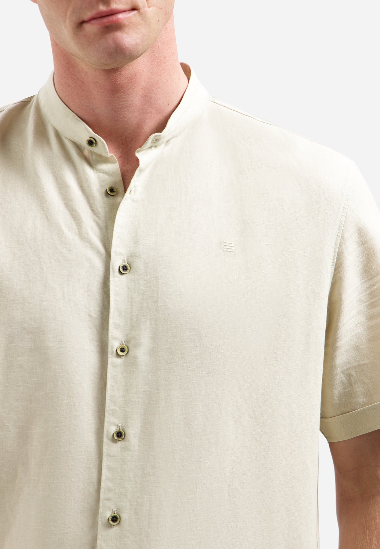 Linen blend shirt with short sleeves and a stand-up collar | Desert