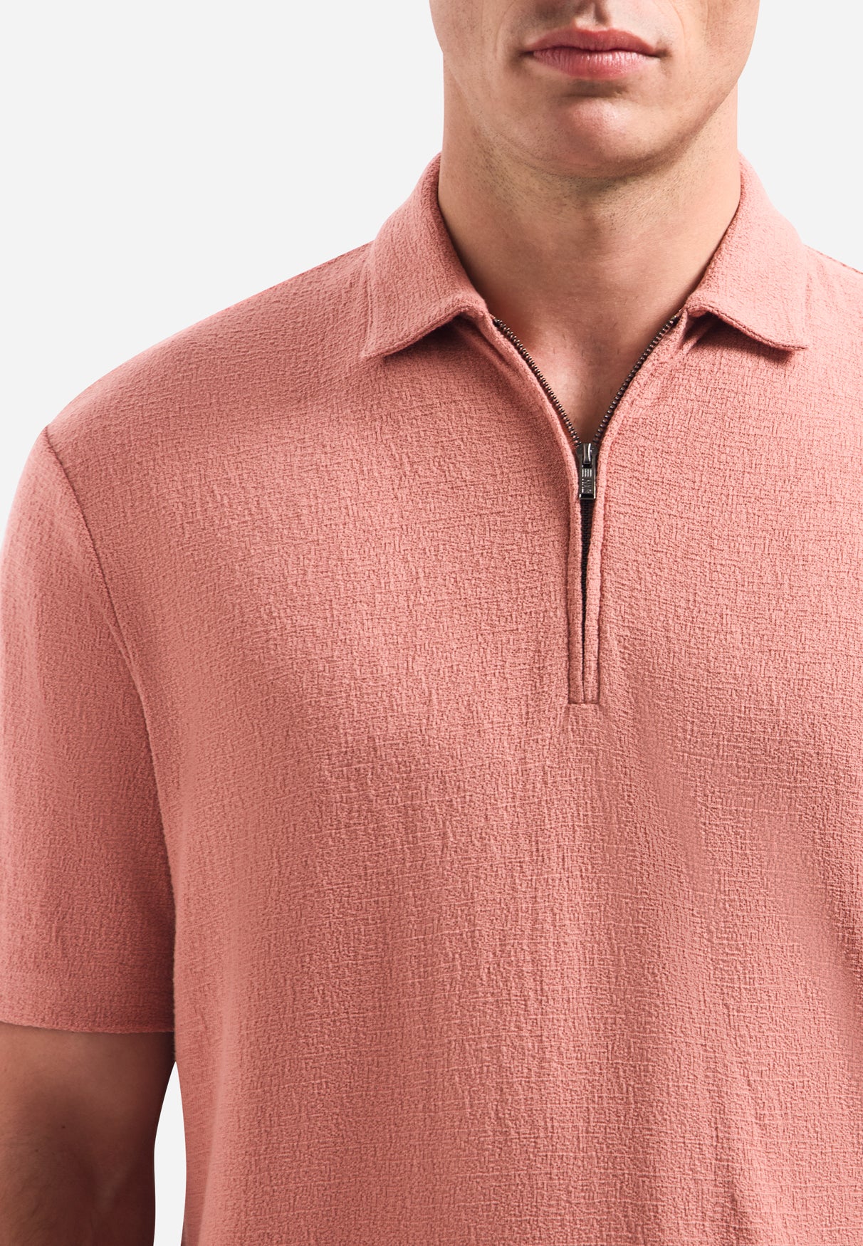 Short-sleeve V-neck polo with a zip-front | Coral