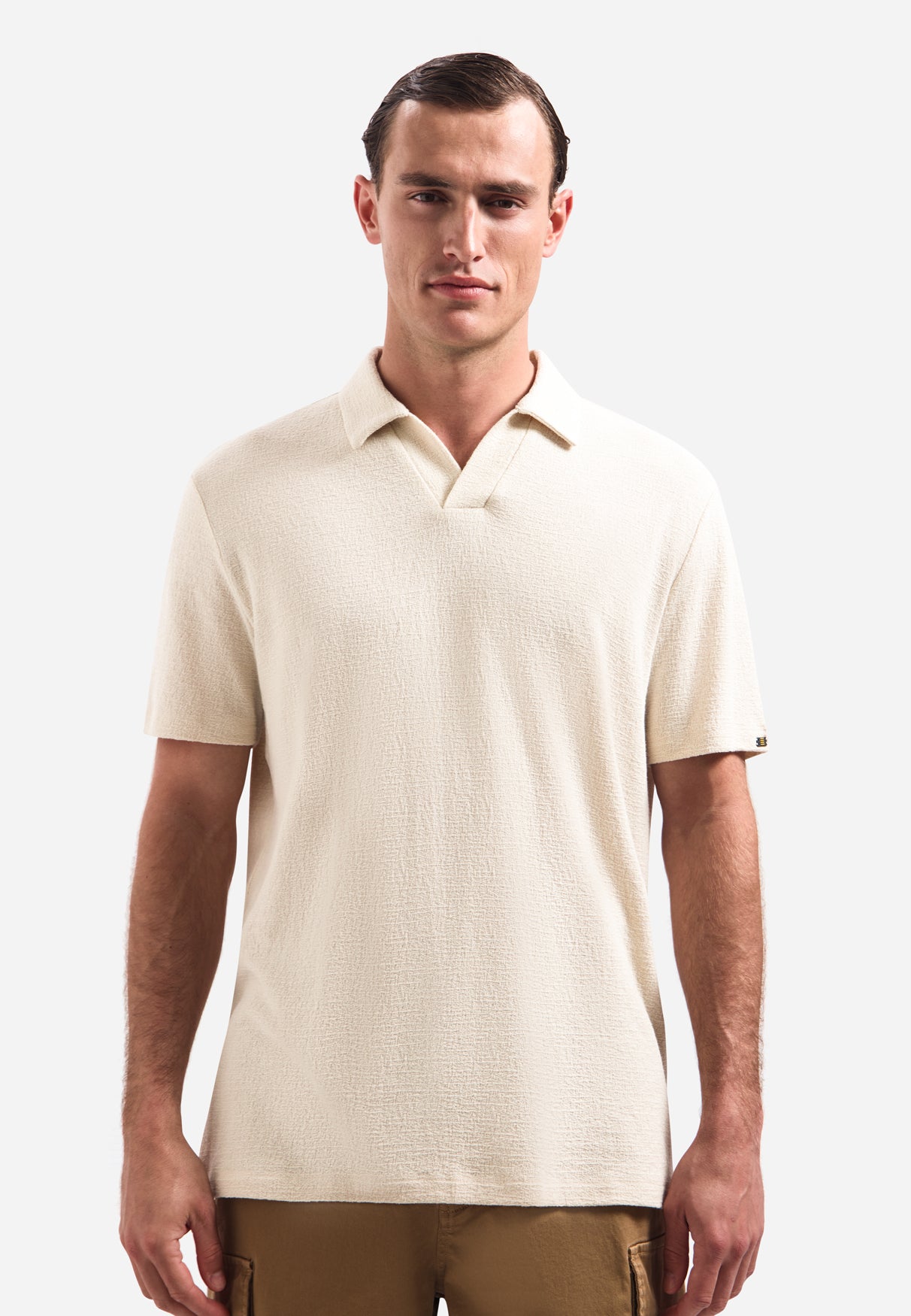 Short-sleeve textured V-neck polo | Stone