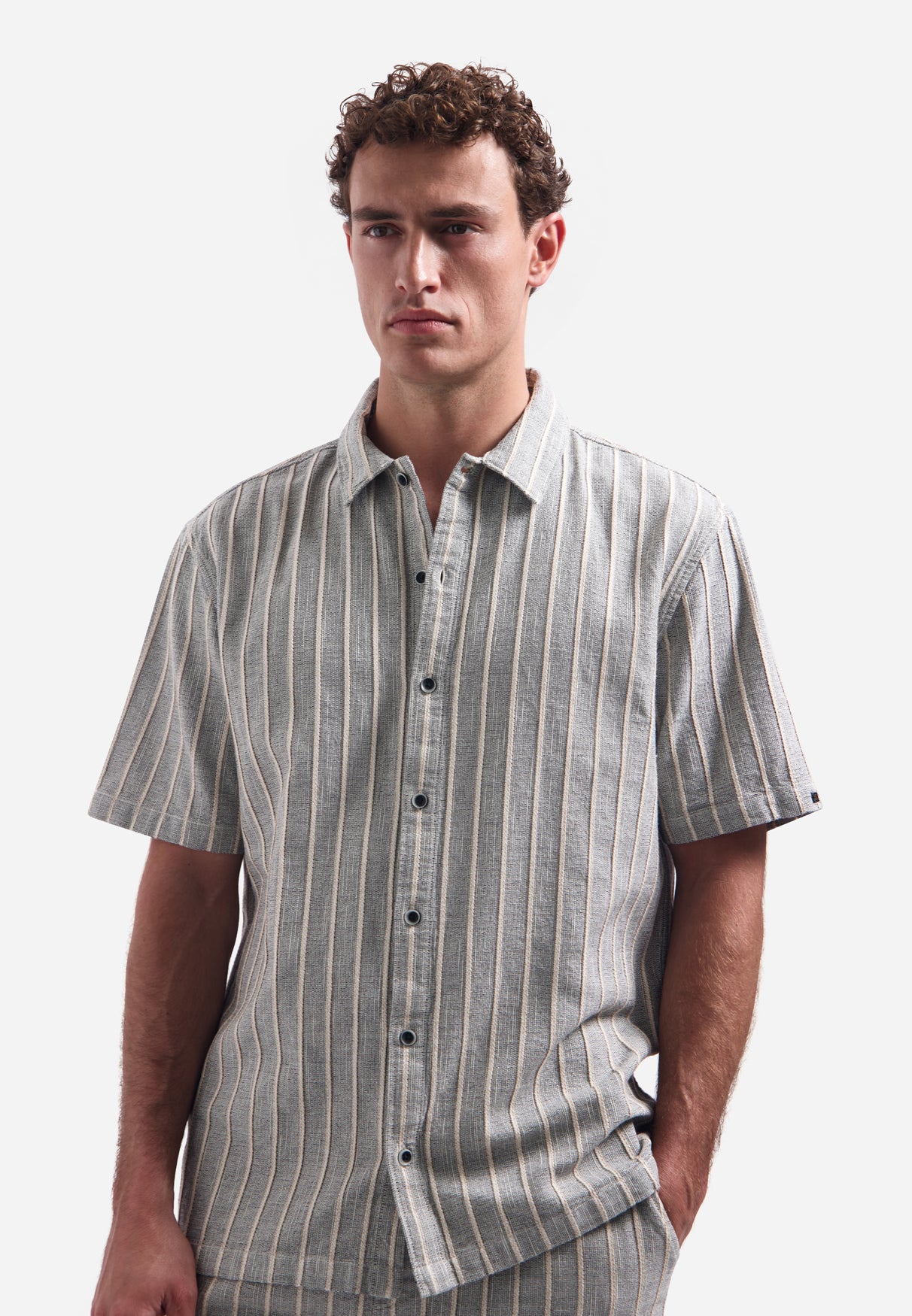 Short-sleeve shirt with stripes | Sand